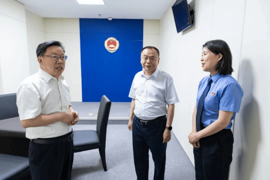 皇冠信用登2代理_江苏省检察院党组书记、检察长赵铁实调研指导镇江检察工作