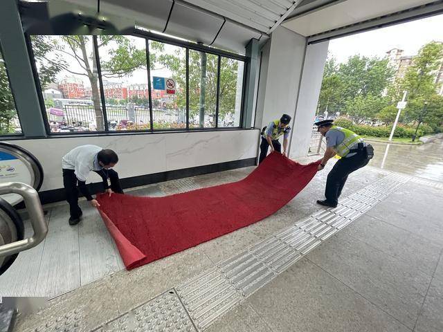 怎么开皇冠信用网_“雨像泼下来的”怎么开皇冠信用网，武汉再次经受住暴雨考验