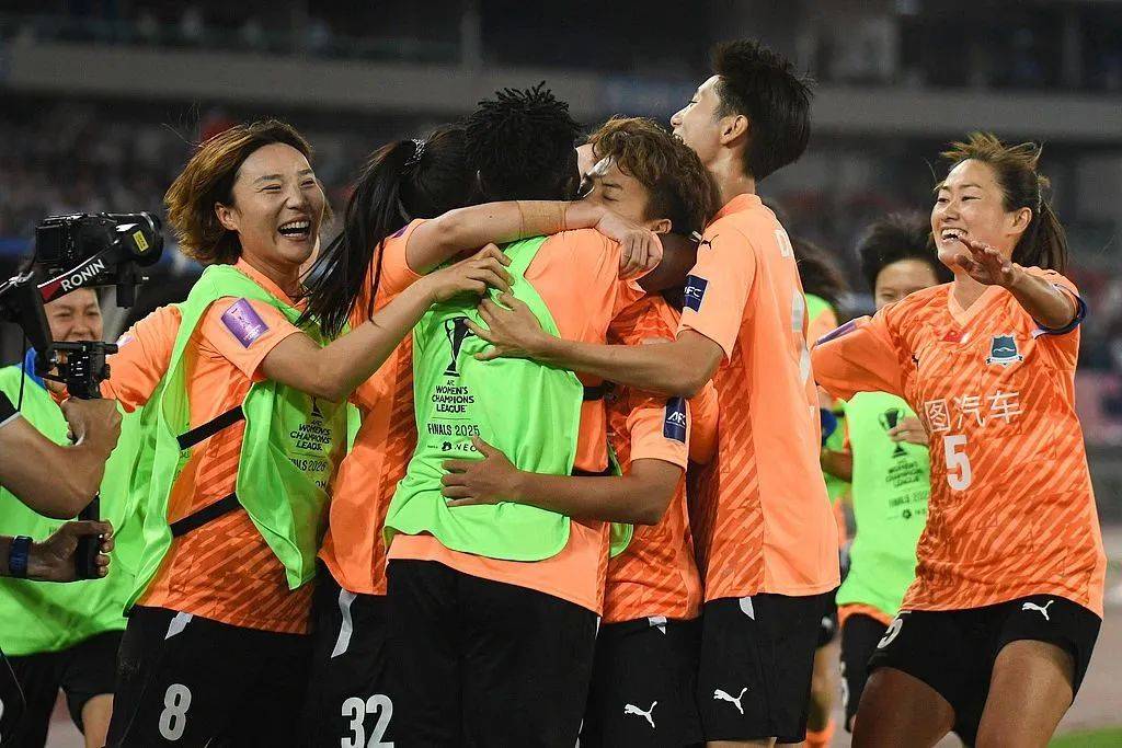 皇冠信用网平台_亚洲之巅！武汉女足皇冠信用网平台，捧起首座亚冠金杯！