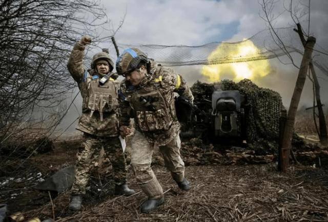 皇冠信用网怎么申请_中国向40家俄军工厂皇冠信用网怎么申请，大规模“输血”？外交部回应，字字铿锵