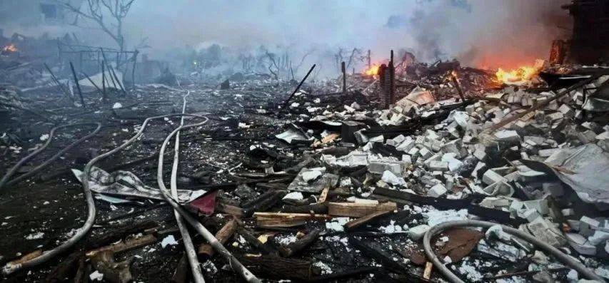 皇冠信用网会员
_72小时内皇冠信用网会员
,莫斯科遭狂袭,普京报复太狠,基辅传出剧烈爆炸声