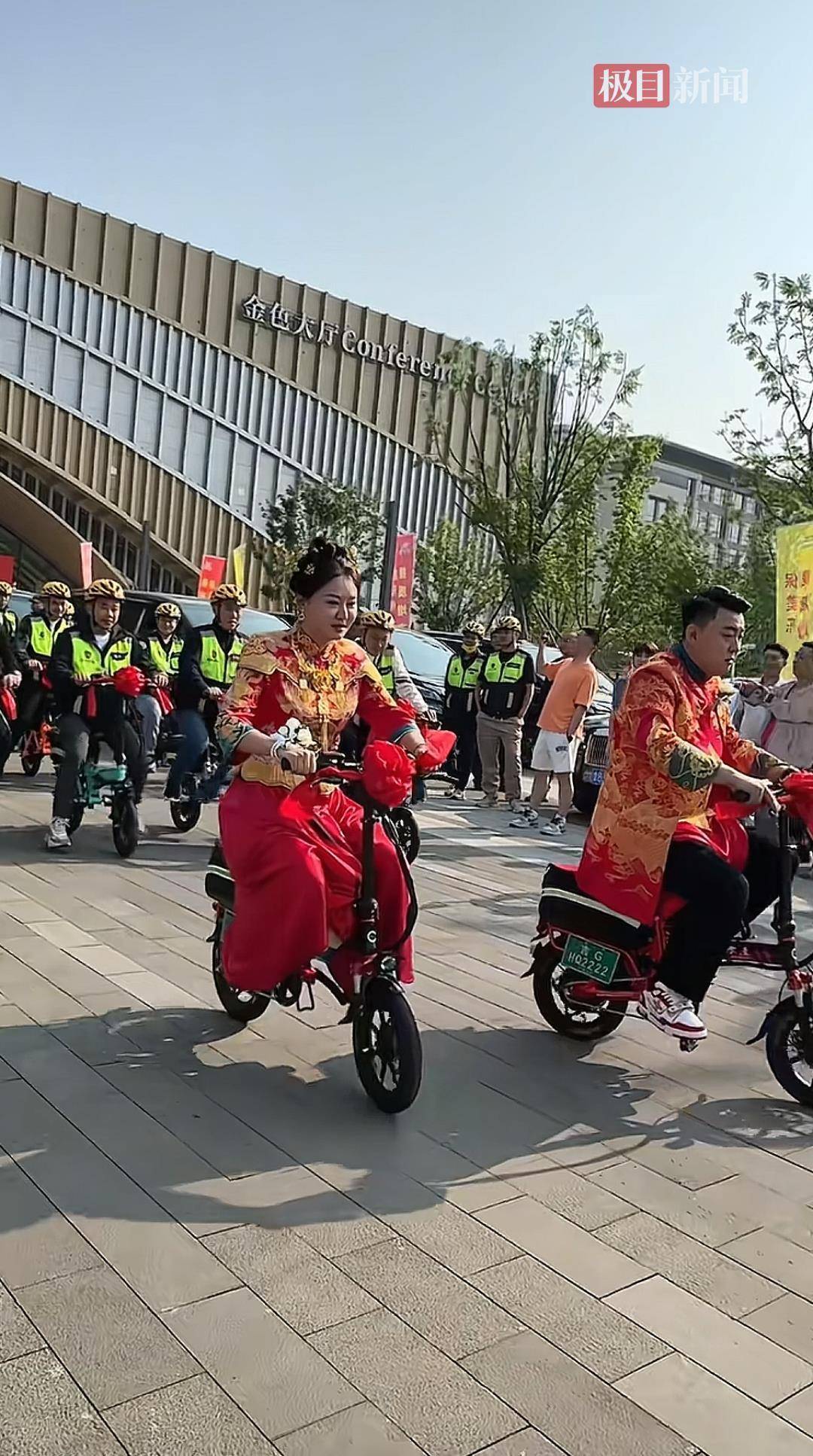 皇冠信用网账号注册_长春一代驾公司女老板骑电动自行车出嫁皇冠信用网账号注册，200多名员工骑车护送场面壮观
