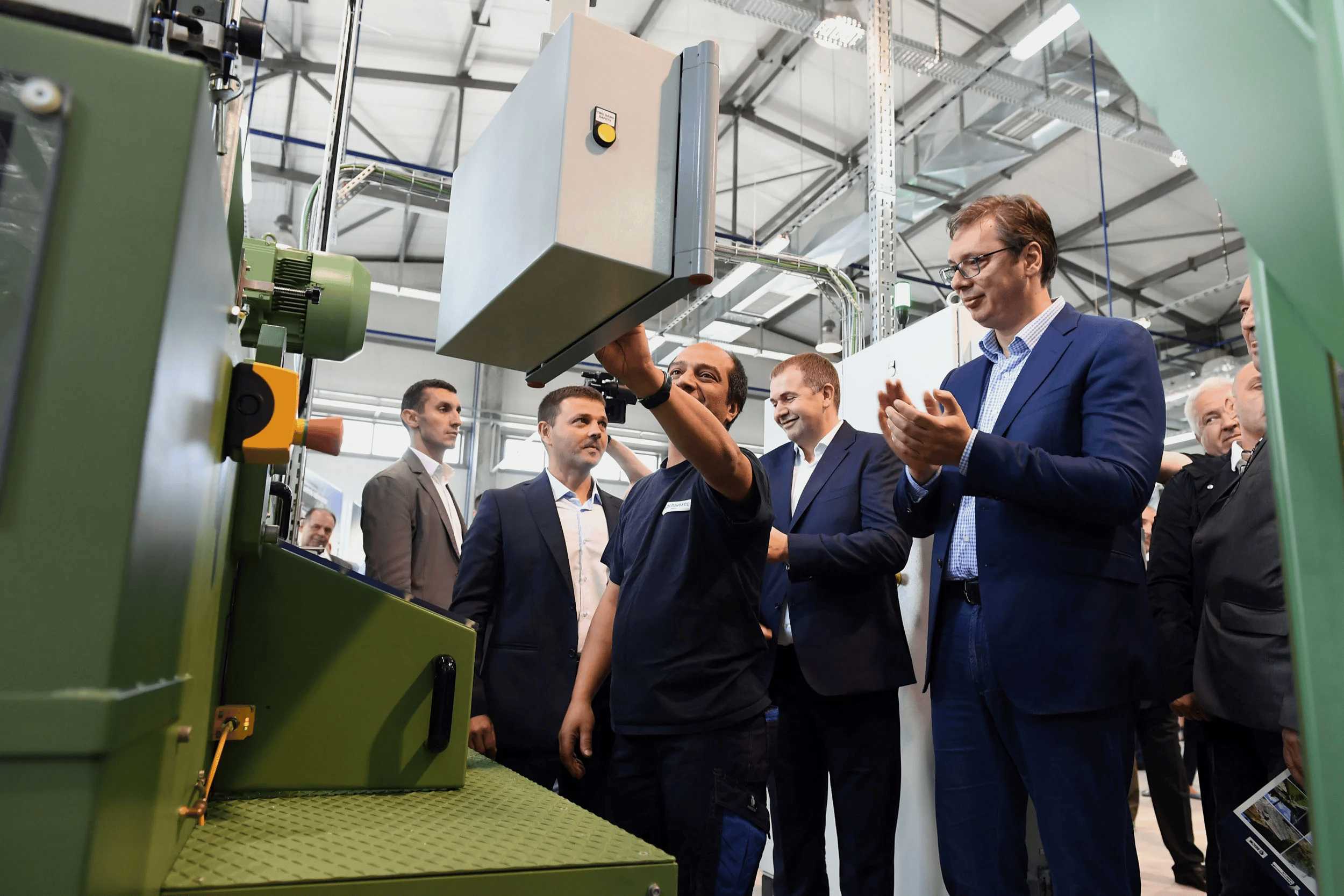 皇冠信用网会员注册网址
_塞尔维亚正在向乌克兰提供弹药皇冠信用网会员注册网址
?武契奇表态