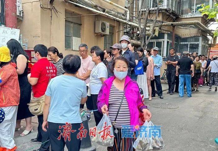 皇冠信用网会员账号_顾客不惜排队三小时皇冠信用网会员账号，济南这个小摊你知道吗？