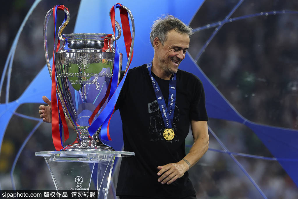 皇冠信用网怎么开户
_泪目皇冠信用网怎么开户
!恩里克穿印有女儿插旗图案的衣服 她在9岁时因病去世