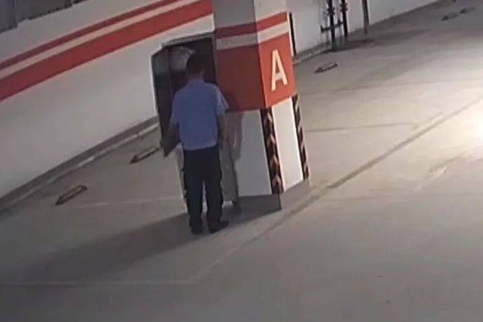 怎么申请皇冠信用网
_业主变“保安”两月偷了700余斤怎么申请皇冠信用网
!已被抓!