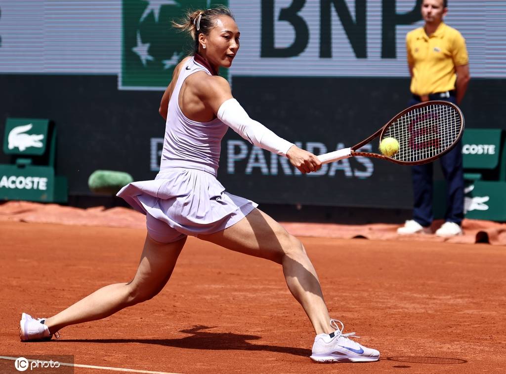 皇冠信用网申请_法网-郑钦文鏖战2-1萨姆索诺娃 首进八强刷新最佳战绩