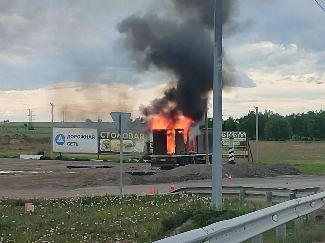 皇冠信用网押金多少_乌克兰最大胆无人机攻击皇冠信用网押金多少，预示着人类一个可怕的未来！