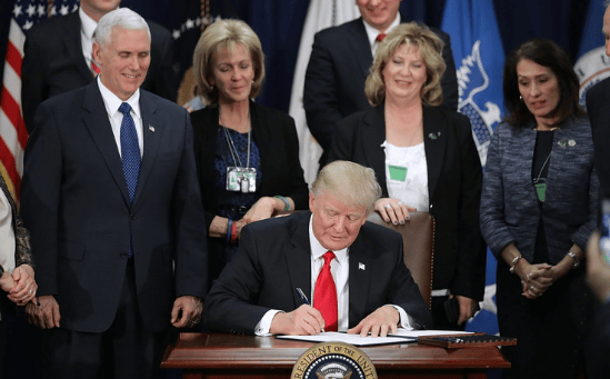 如何找当地皇冠代理
_想不到美国也有今天?特朗普终于开始怕了如何找当地皇冠代理
,3路人马抵京“求和”