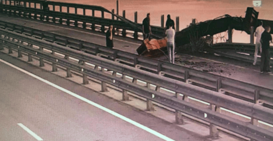 皇冠信用网要押金吗	_乌媒称乌方炸毁克里米亚大桥！乌克兰国家安全局：从水下爆破皇冠信用网要押金吗	，大桥已处于紧急危险状态