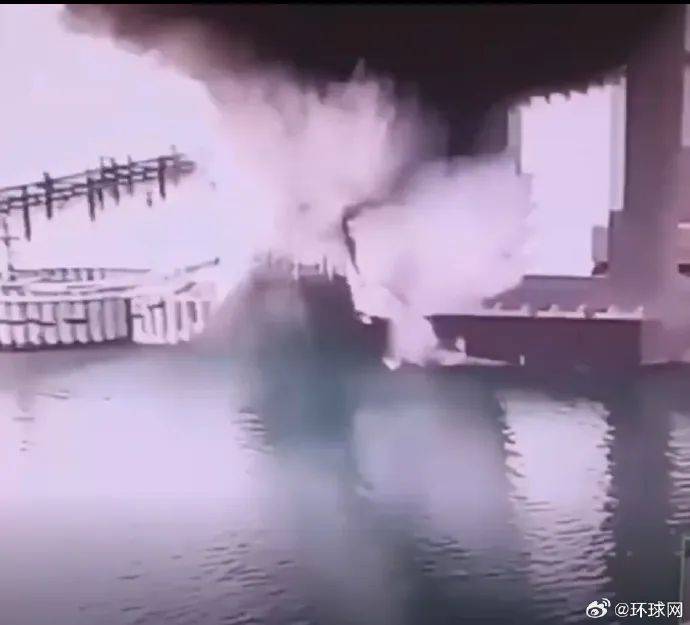 皇冠信用网要押金吗	_乌媒称乌方炸毁克里米亚大桥！乌克兰国家安全局：从水下爆破皇冠信用网要押金吗	，大桥已处于紧急危险状态