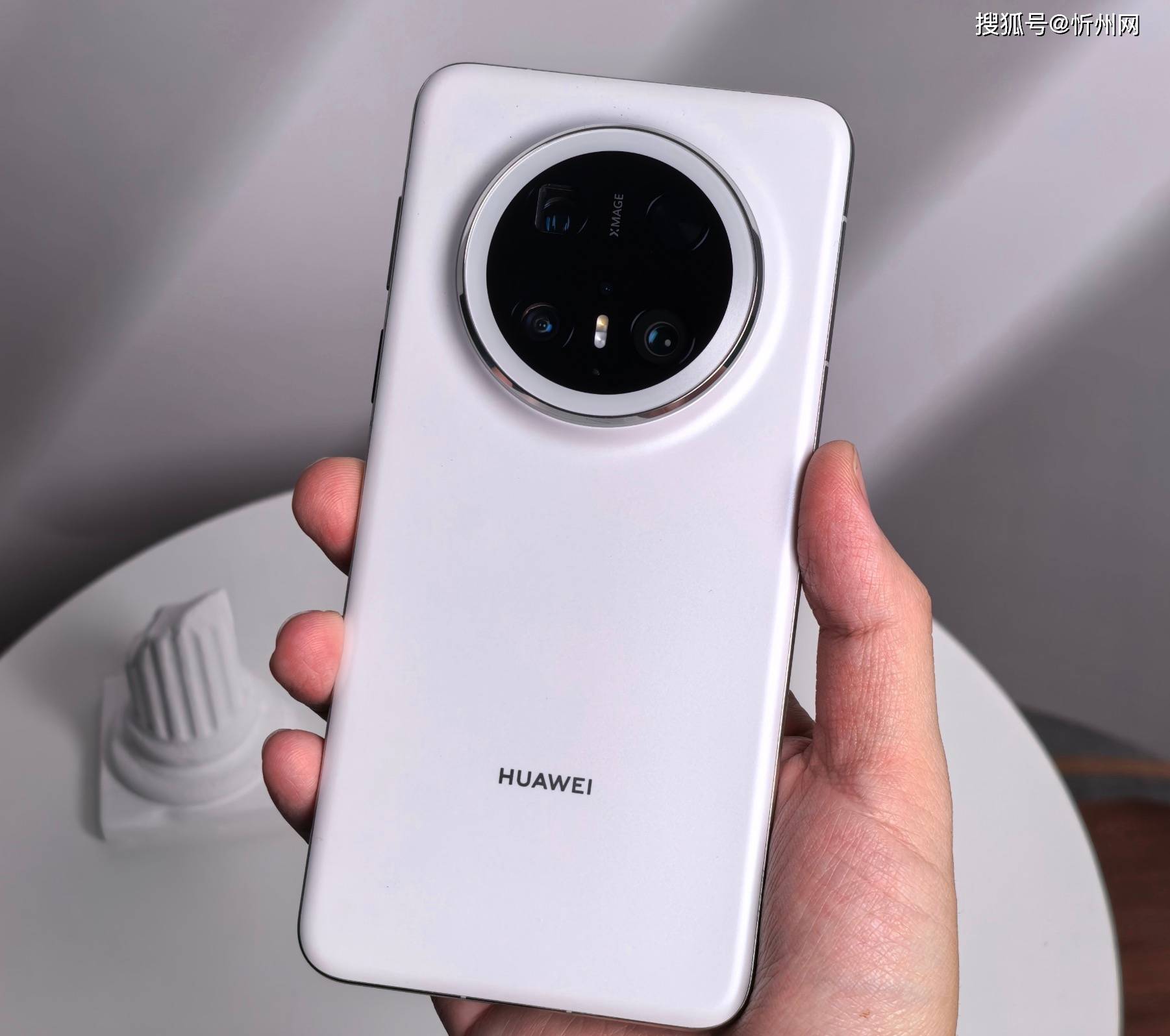 皇冠登录网址_为什么有人宁愿买华为Mate 70 Pro优享版皇冠登录网址,也不买iPhone 16 Pro?