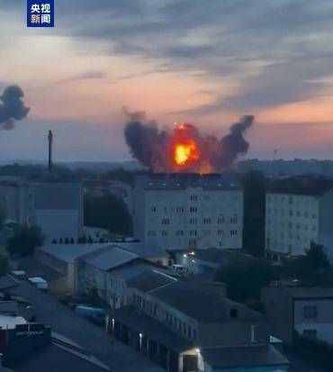 皇冠網址_俄大举轰炸乌军工企业回应“蛛网”行动 乌总统：袭击几覆盖全境