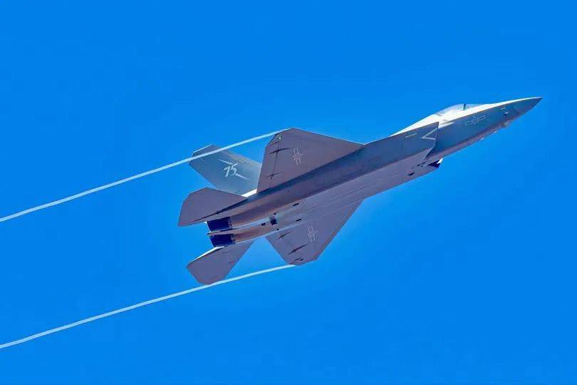 皇冠比分
_振奋!网友拍到2架歼-35伴飞歼-20皇冠比分
,中国歼-35批量服役了?