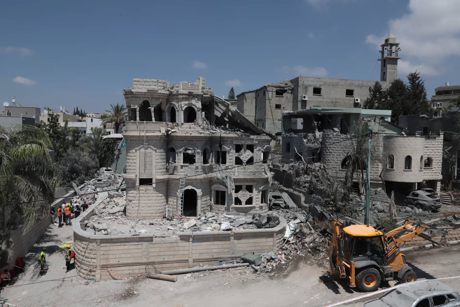 河床vs浦和红钻_伊朗导弹“砸”出的裂痕？“在以色列河床vs浦和红钻，就连死亡也不平等”