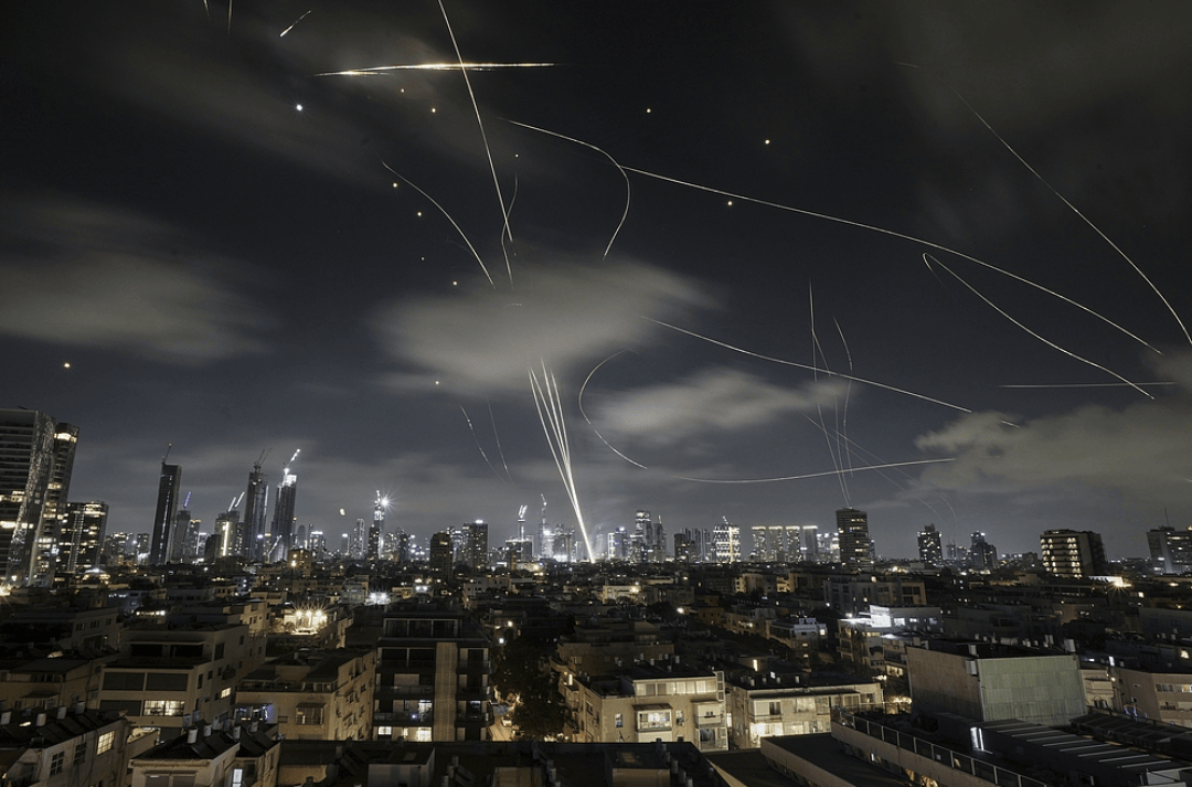 上半场_以伊空战惊现“代差碾压”：70套防空系统蒸发上半场，伊朗天空为何门户大开？