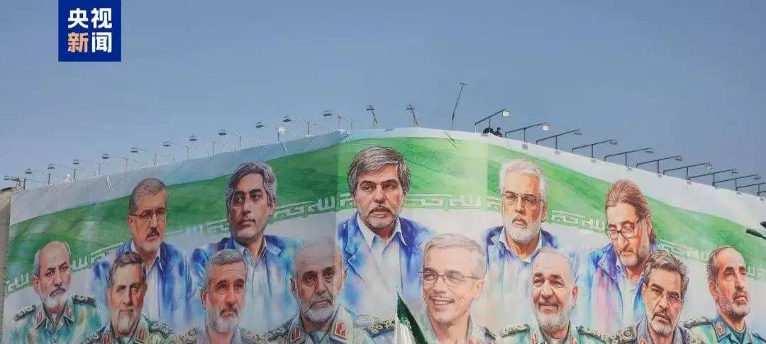 皇冠登1登2登3出租_伊朗国葬现场:数万民众参加葬礼皇冠登1登2登3出租,围着灵车痛哭并用衣服擦拭棺椁,还有民众高呼“美国去死”