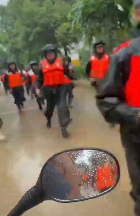 巴拿马 v 洪都拉斯_贵州榕江再遭洪峰全城撤离：救援人员奔走逆行高呼“赶紧撤离”