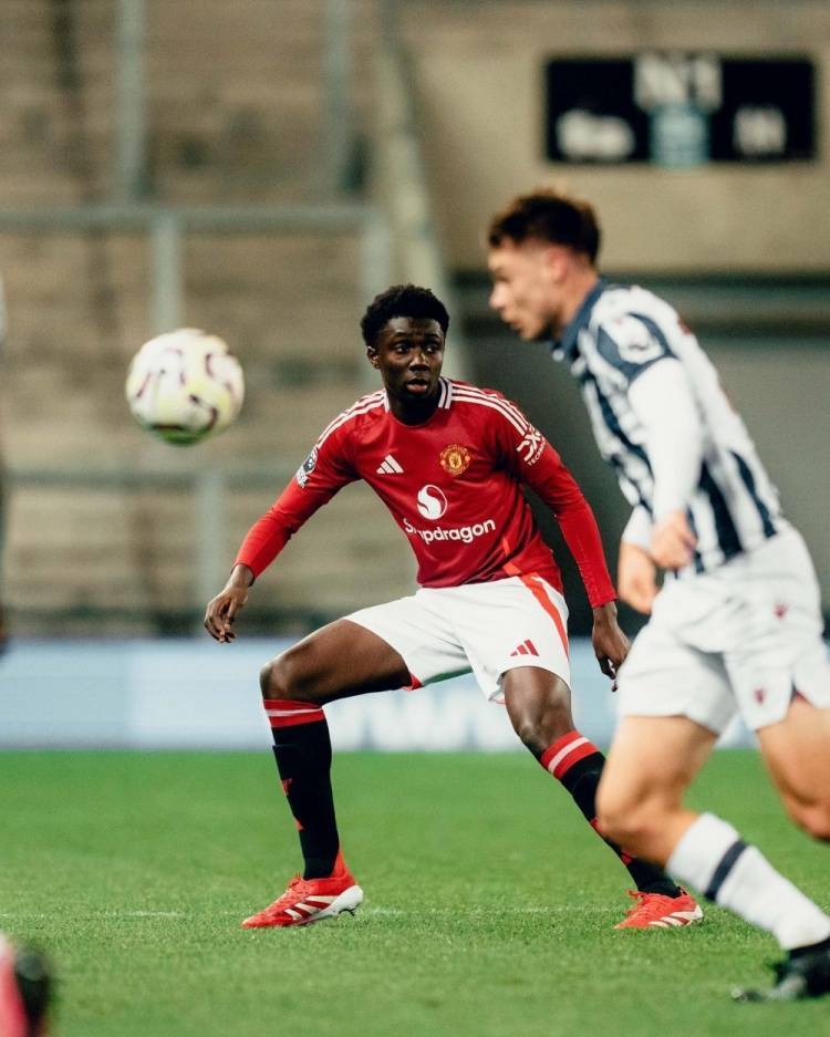 正版足球出租_罗马诺：曼联与16岁青训中卫恩瓦什敲定4年合同正版足球出租，他拒绝多份邀约