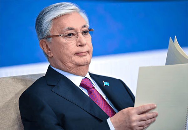 mos011app_哈萨克斯坦总统签署法律：禁止在公共场所蒙面