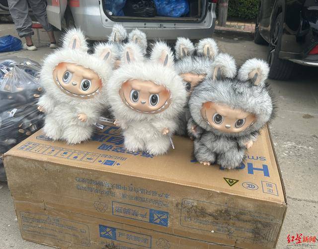 乌兹别克超级联赛_实探衡水盗版LABUBU大集：像卖菜一样摆摊卖乌兹别克超级联赛，商家称如今订单变少生意难做