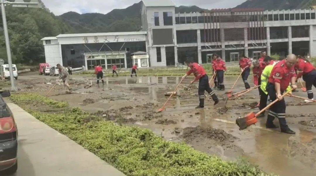 怎么弄皇冠信用網_三四个小时下了200毫米！洛阳栾川、嵩县暴雨怎么弄皇冠信用網，多部门第一时间现场救援，800多名游客被疏散