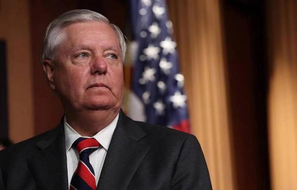 桑德兰VS西汉姆联_特朗普同意桑德兰VS西汉姆联，对中印加税500%！美议员大放厥词，这事跟普京有关？