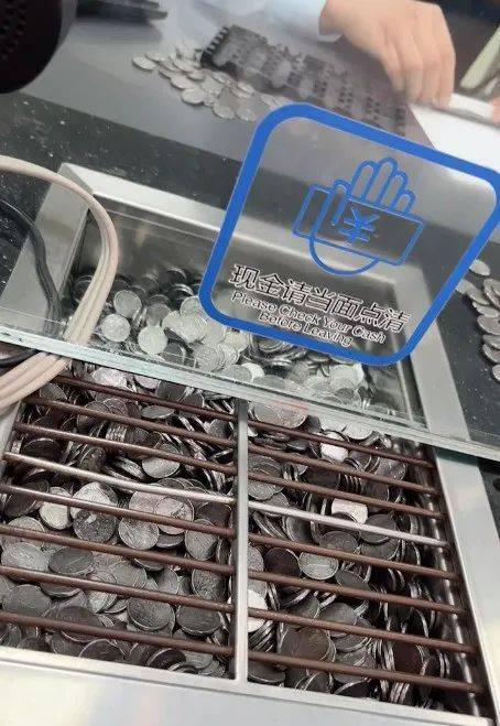 2025-2026意大利甲组联赛赛程积分_男子扛着140斤硬币存银行遭拒收2025-2026意大利甲组联赛赛程积分!这些硬币竟来自垃圾焚烧厂