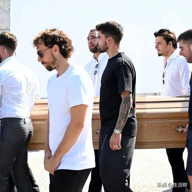 科莫VS拉齐奥_催泪！若塔葬礼举行科莫VS拉齐奥，妻子趴棺木痛哭，葡萄牙队友为他抬棺！FIFA总部已降半旗志哀