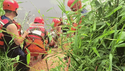 切辛纳青年队VS博洛尼亚青年队_大爷喝醉酒下河“凉快凉快”切辛纳青年队VS博洛尼亚青年队,结果发现自己不会游泳?