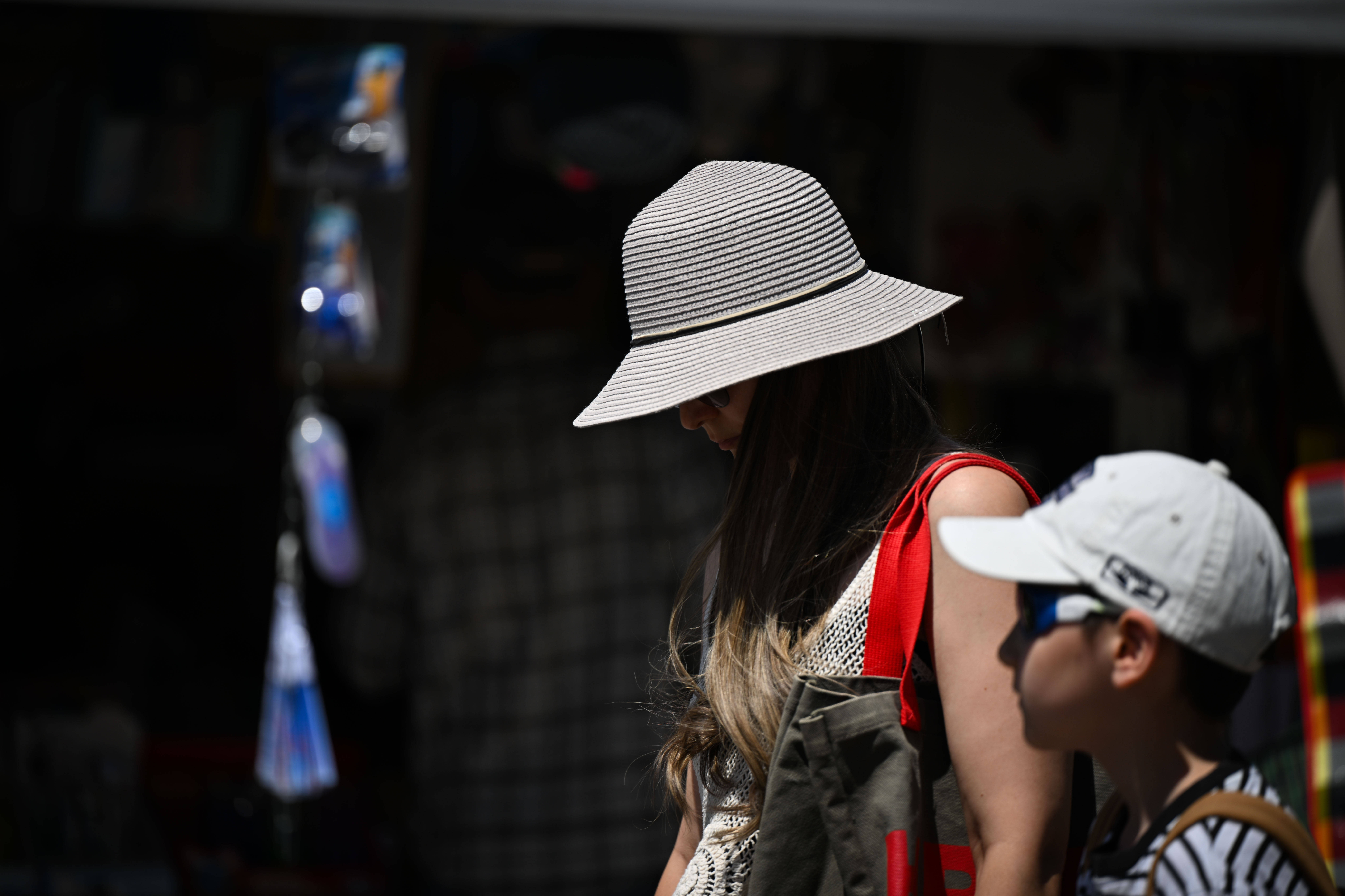 沙尔克04VS柏林赫塔_哈萨克斯坦阿拉木图迎来高温天气