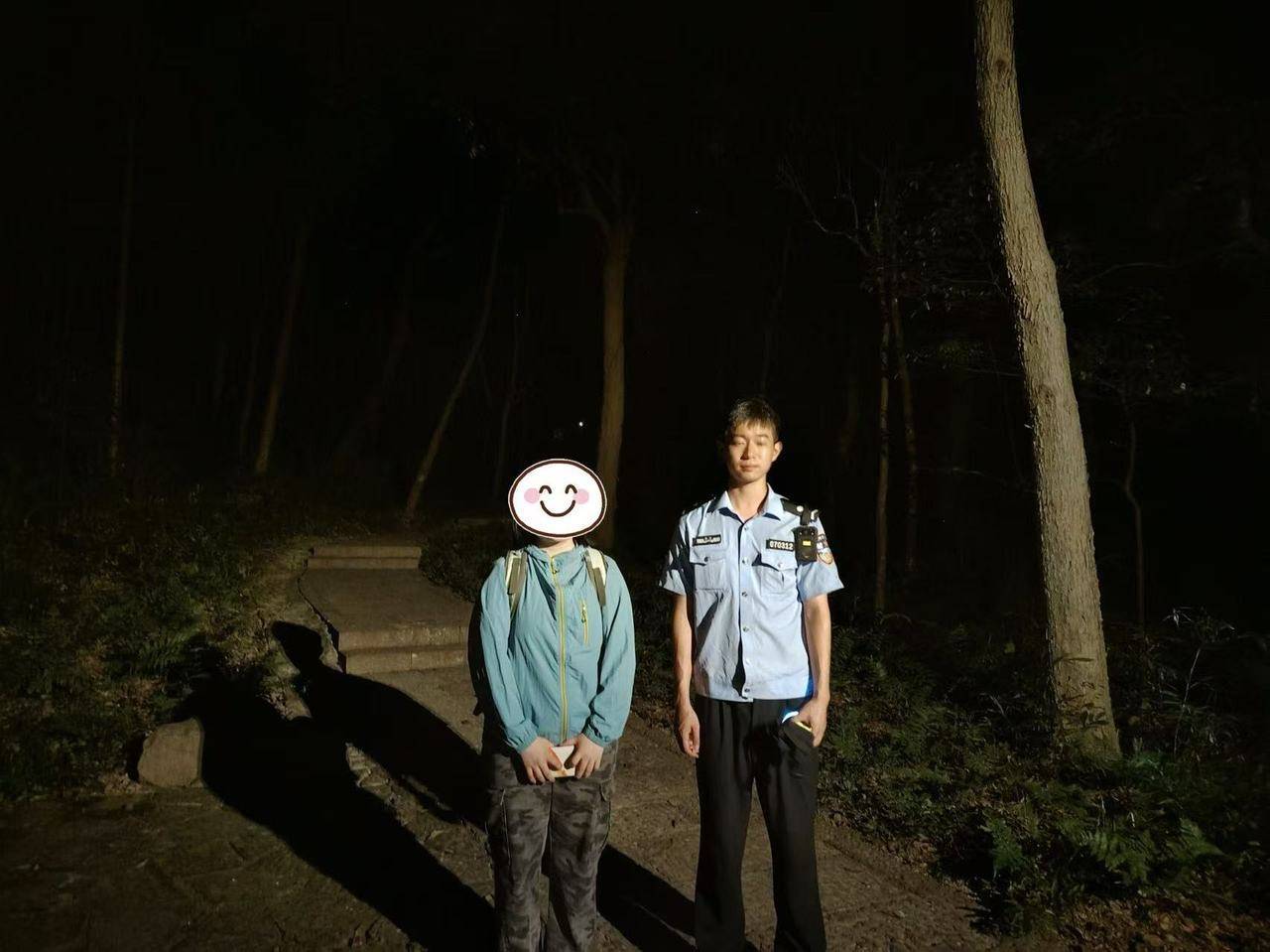 菲尔特VS德累斯顿_“周围全是蛇吃青蛙的声音菲尔特VS德累斯顿，我怕” 高温天民警成功寻回走失女子