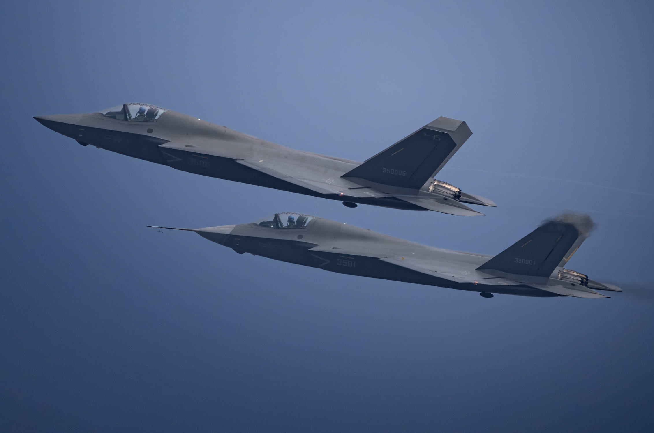 拉茨流浪者VS女王公园_歼-35生产线首次曝光！全球最强舰载机进入量产阶段拉茨流浪者VS女王公园，其性能全面超越美军