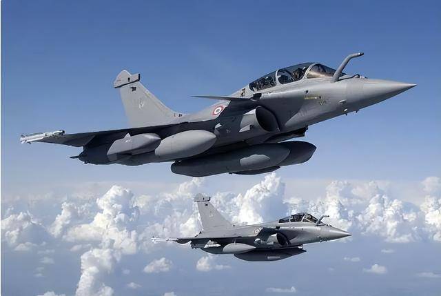 皇家马德里vs多特蒙德_歼10CE凌空打爆阵风皇家马德里vs多特蒙德，法国、印度都来找中国算账？解放军不惯着