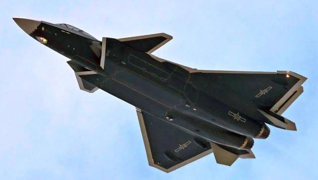 世界球会冠军杯决赛_全新黑色歼-20亮相世界球会冠军杯决赛，座舱很抢眼，美媒无奈承认：中国已领跑美国