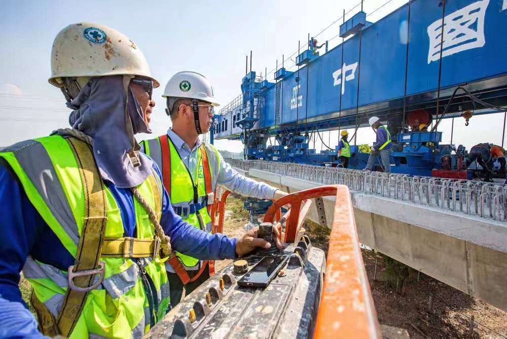 东亚杯全部赛程表_洪森失算了东亚杯全部赛程表，佩通坦宣誓就职，中方送出一句话，信息量大