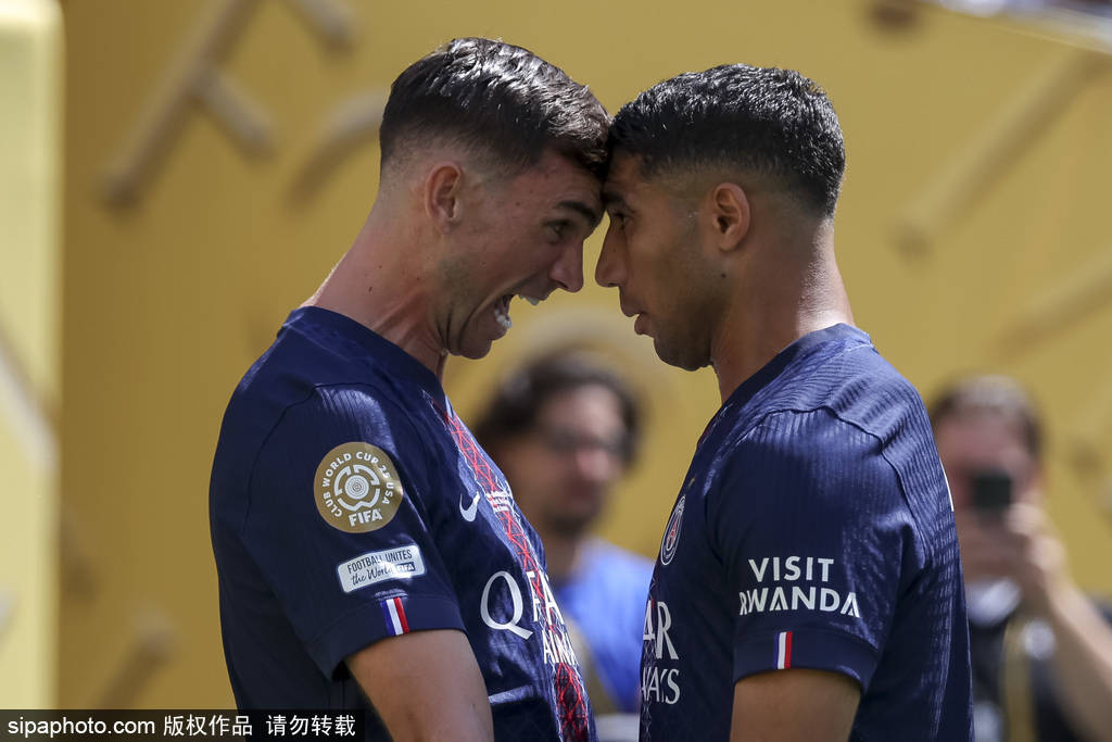 奥斯VS马斯特里赫特_世俱杯-登贝莱传射法比安双响 巴黎4-0皇马进决赛