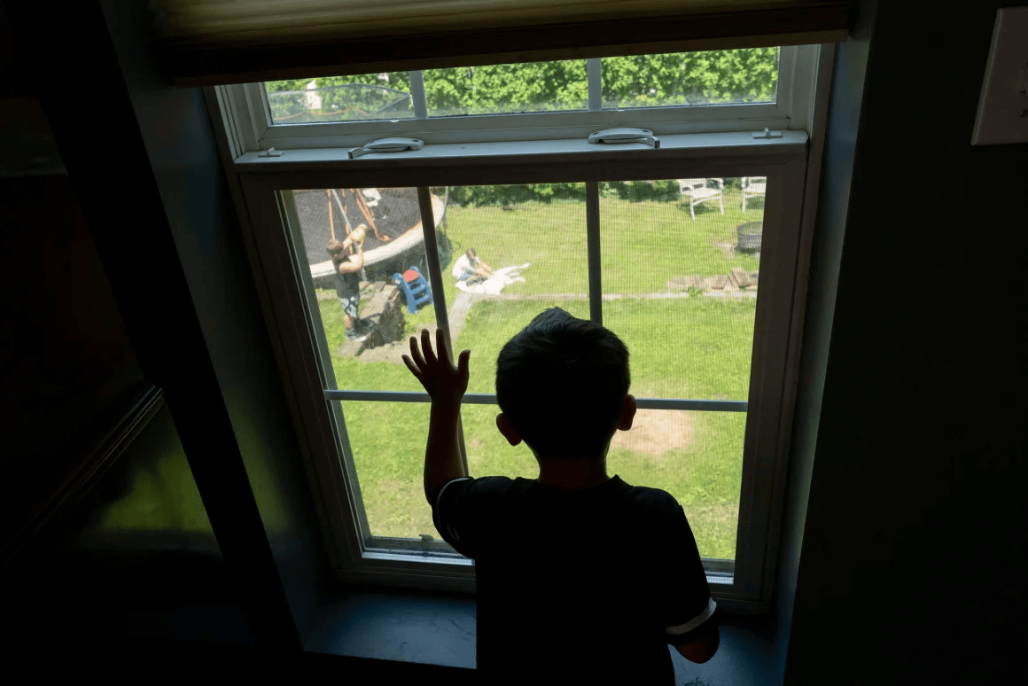 西雅图风暴比分_一家人自愿被驱逐出美国：“留在这里是一场赌博”