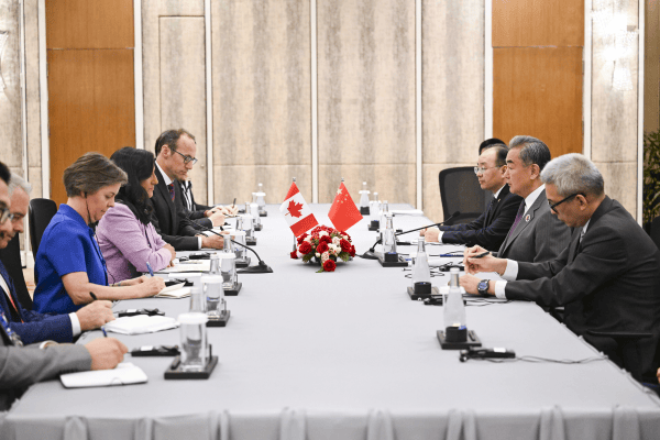 皇冠登入管理
_王毅会见加外长:卡尼总理提出重新校准中加关系皇冠登入管理
,中方赞同