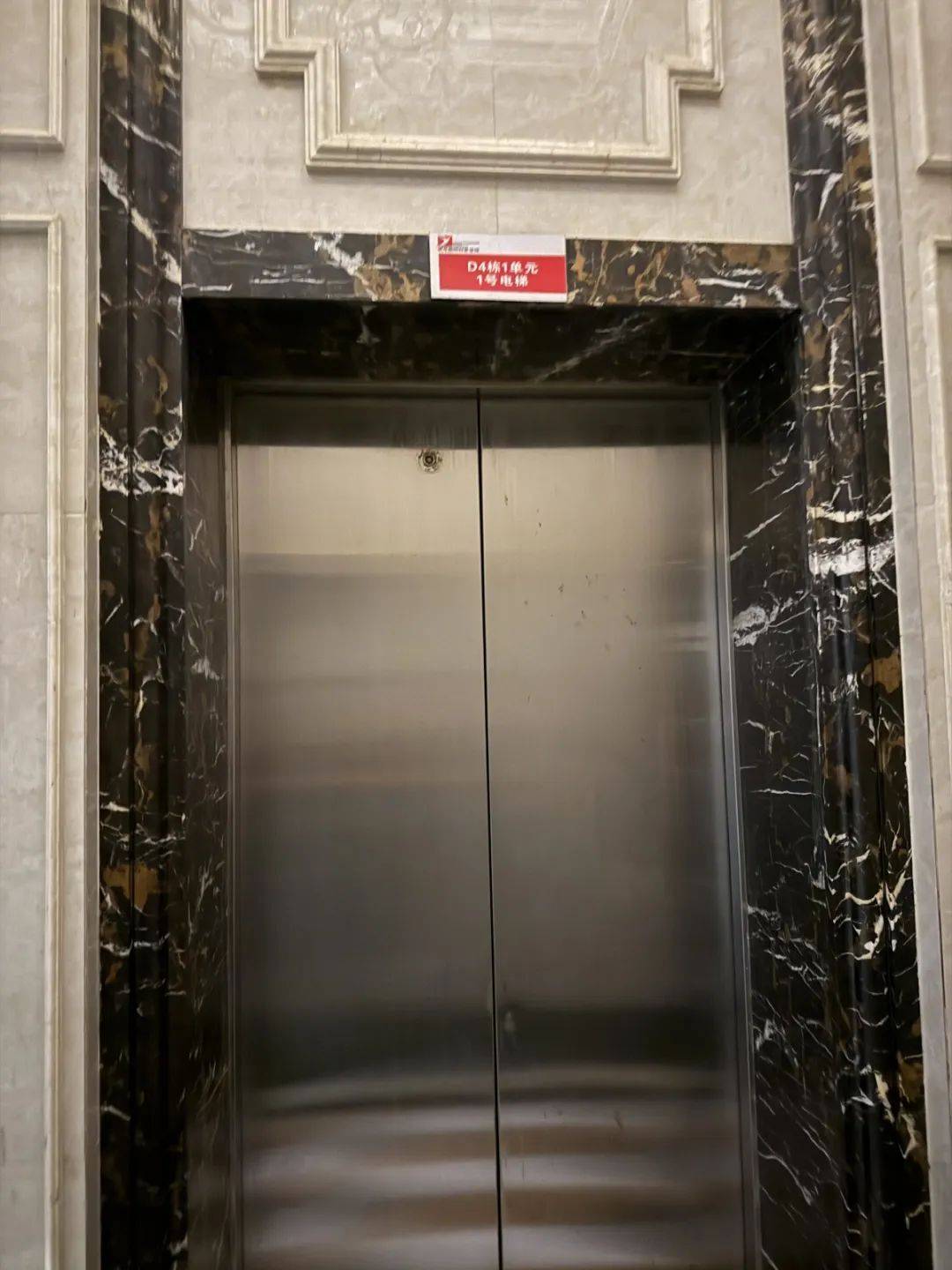 皇冠信用代理流程_电梯更换单根钢丝要5万多元皇冠信用代理流程！南宁一小区业主质疑物管“维修套利”