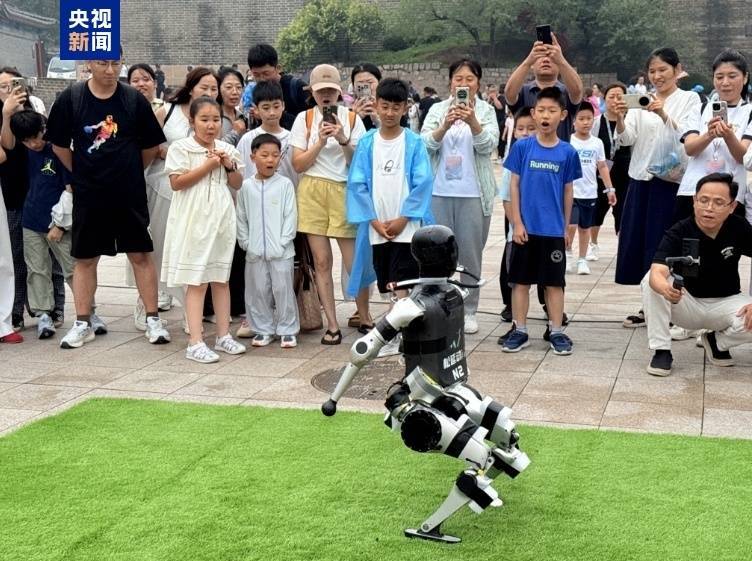 如何注册皇冠足球代理_全球首创如何注册皇冠足球代理!2025世界人形机器人运动会能量传递活动启幕