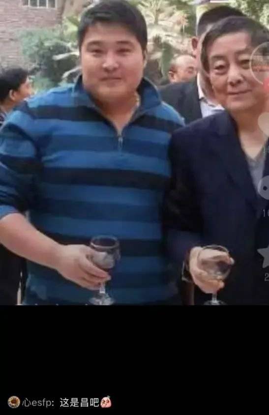 皇冠信用網APP下载_宗庆后与私生子的合影曝光皇冠信用網APP下载,五官神似(组图)