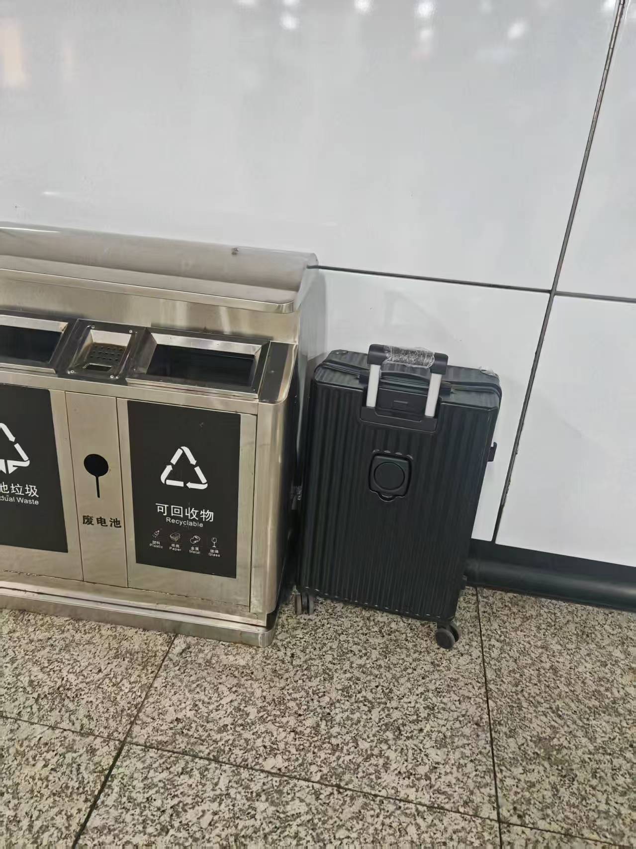 皇冠信用网平台出租_“一年设计白干了!”设计专业大学生乘高铁行李箱丢失皇冠信用网平台出租,行李架处无监控,多方回应