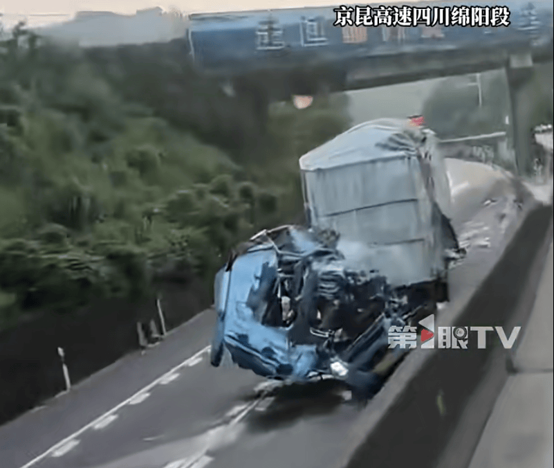 皇冠信用網怎么弄_痛心皇冠信用網怎么弄！43岁父亲和16岁儿子在四川高速遇难