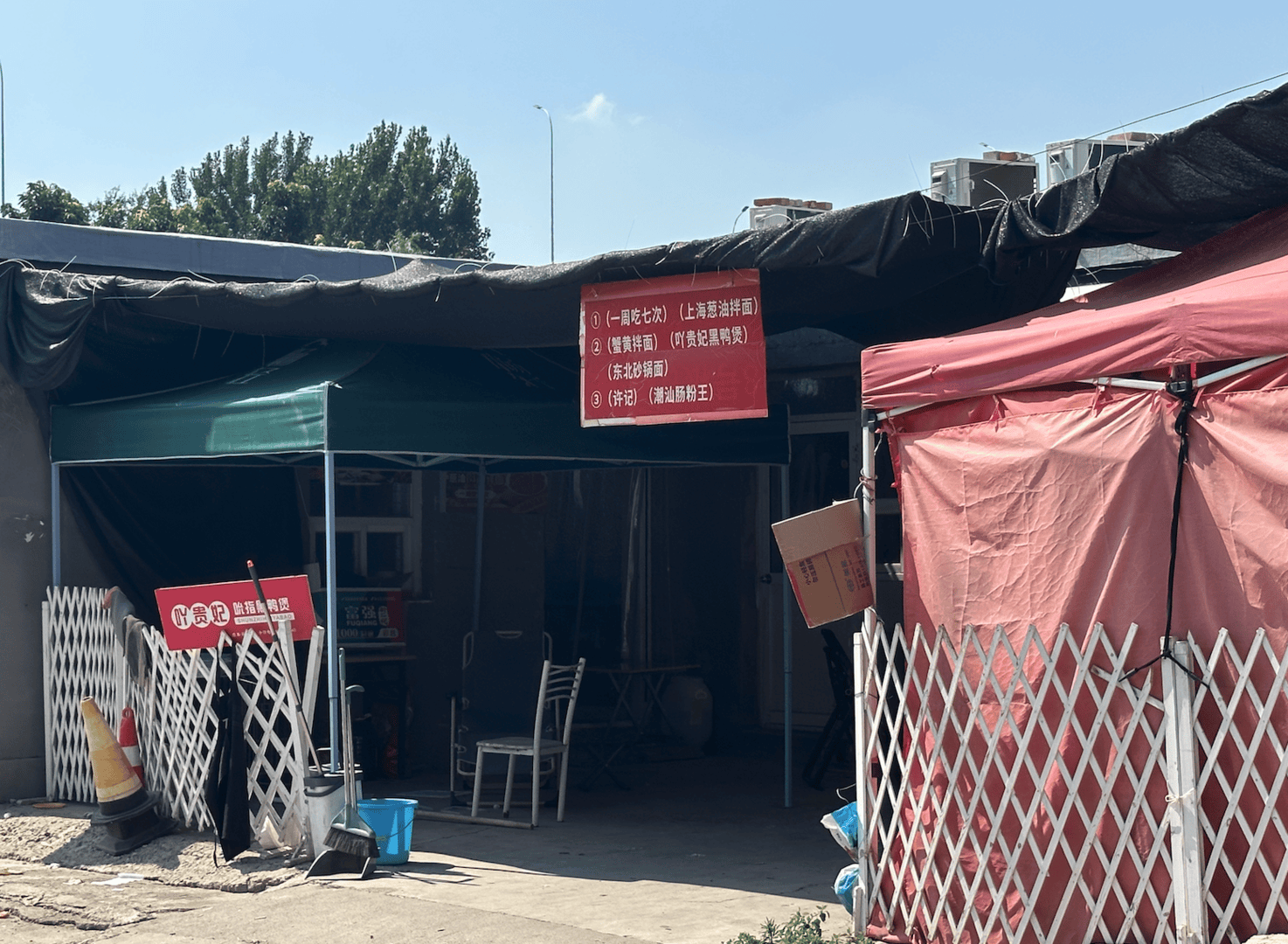 皇冠信用最新地址_多地规范无堂食外卖皇冠信用最新地址，记者探访：有店铺藏身农贸市场，有6家店在一个地址上