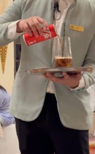 皇冠信用盘开户_市监部门回应“上海和平饭店罐装可乐一杯卖50元”:属市场调节价皇冠信用盘开户,只要消费者愿意买单