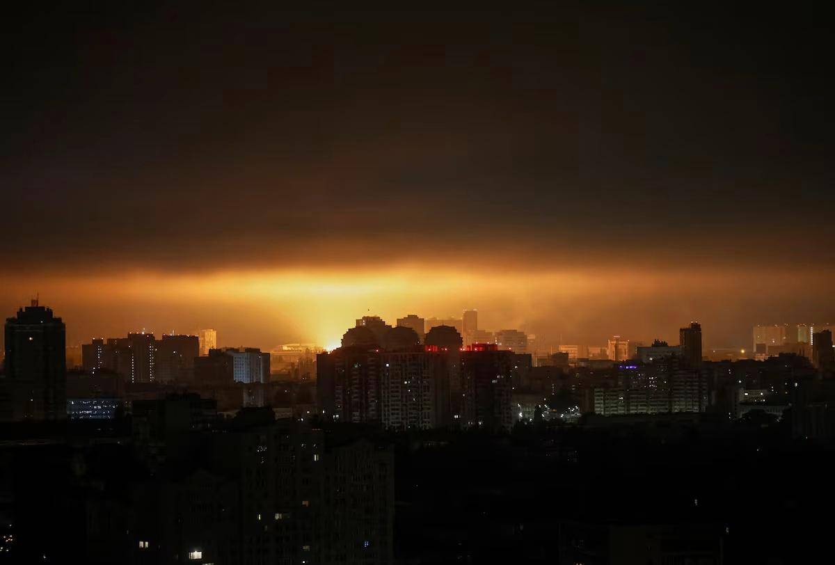 AEK雅典 vs比尔舒华夏普尔_这一夜又创造历史AEK雅典 vs比尔舒华夏普尔，乌克兰被炸出“小太阳”：俄军苏-35终于开炸