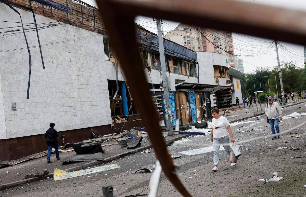 AEK雅典 vs比尔舒华夏普尔_这一夜又创造历史AEK雅典 vs比尔舒华夏普尔，乌克兰被炸出“小太阳”：俄军苏-35终于开炸