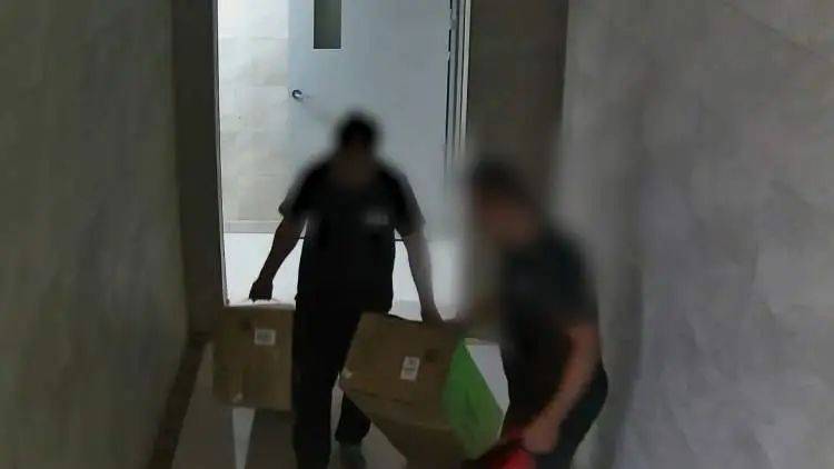 皇冠信用網怎么开户_男子为方便施工队装修新家皇冠信用網怎么开户，将钥匙放楼道消防栓内，致刚买的家电全部不翼而飞！