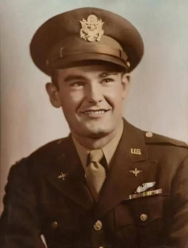 足球盘口代理_因为一架美国战机足球盘口代理,湖北这个村庄决定改名!